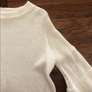 GORGEOUS WHITE SWEATER